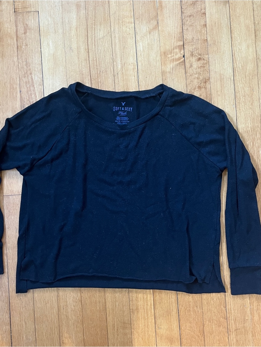 Women's Black Long-Sleeve Top / Crew Sweater